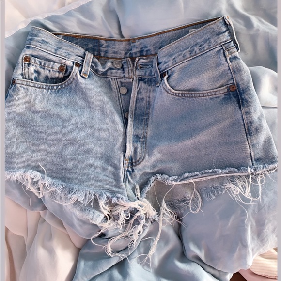 Cheeky light wash frayed short levi’s 26” vintage - Picture 2 of 7